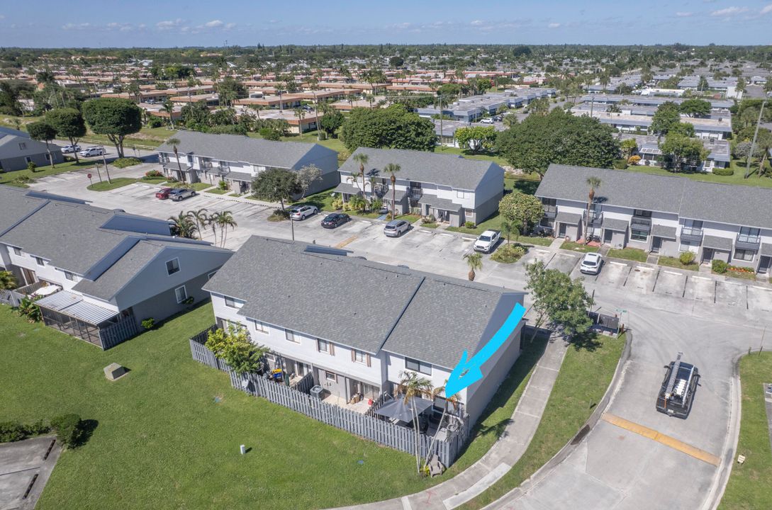 For Sale: $310,000 (2 beds, 2 baths, 1208 Square Feet)