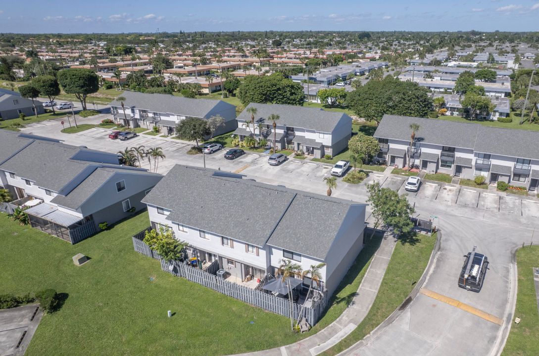 For Sale: $310,000 (2 beds, 2 baths, 1208 Square Feet)