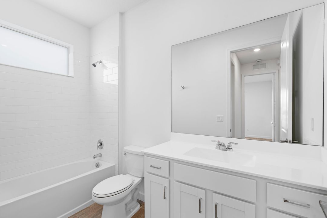 出租: $5,000 (4 贝兹, 3 浴室, 2500 平方英尺)