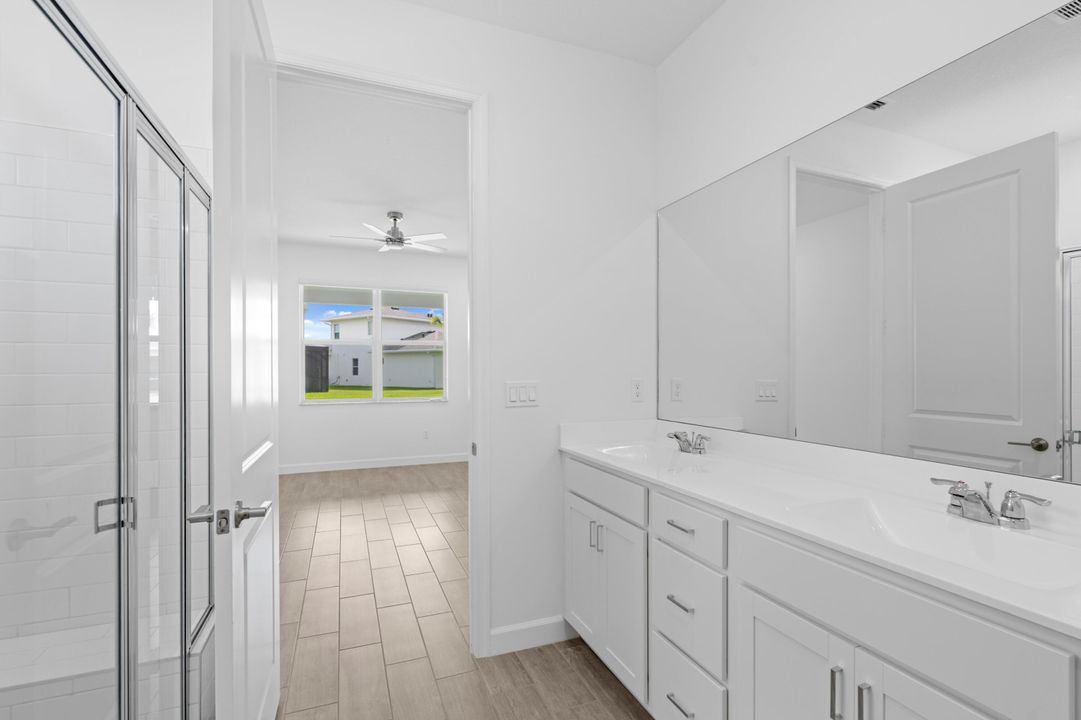 出租: $5,000 (4 贝兹, 3 浴室, 2500 平方英尺)