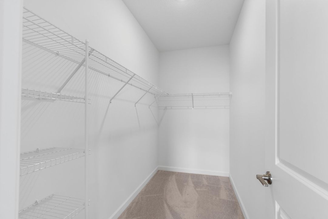 出租: $5,000 (4 贝兹, 3 浴室, 2500 平方英尺)