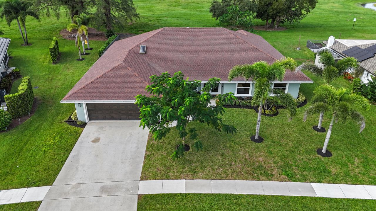 合同活跃: $949,000 (4 贝兹, 2 浴室, 2599 平方英尺)