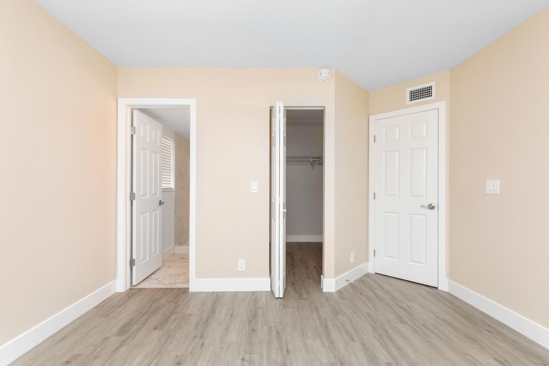 Active With Contract: $2,550 (3 beds, 2 baths, 1217 Square Feet)