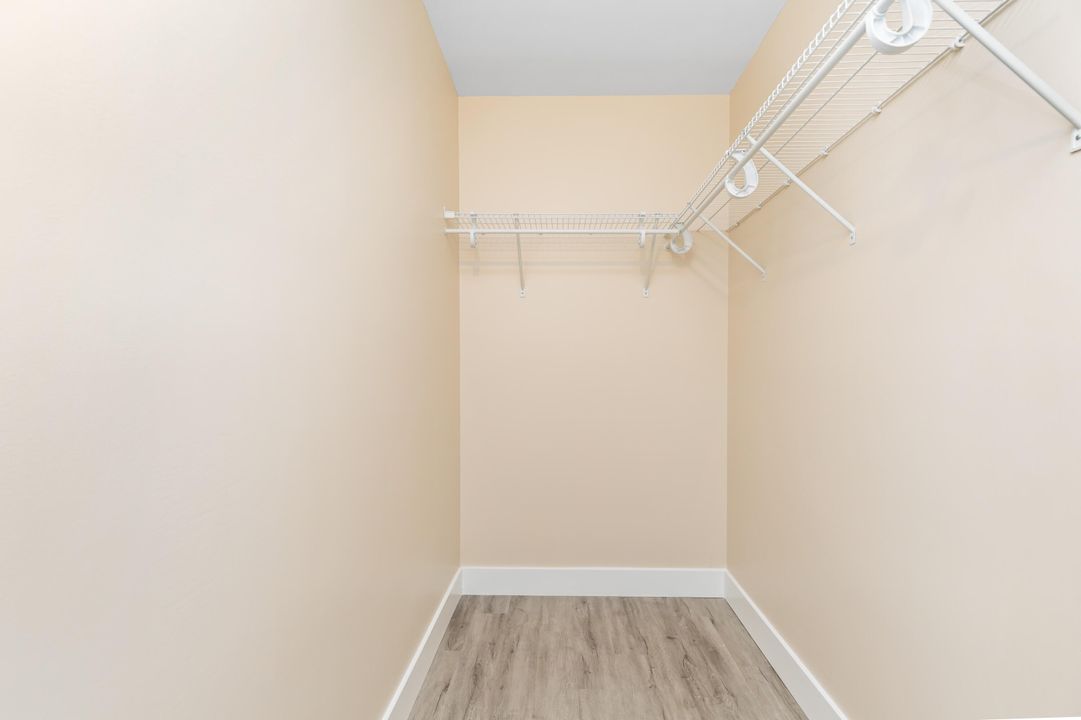 Active With Contract: $2,550 (3 beds, 2 baths, 1217 Square Feet)