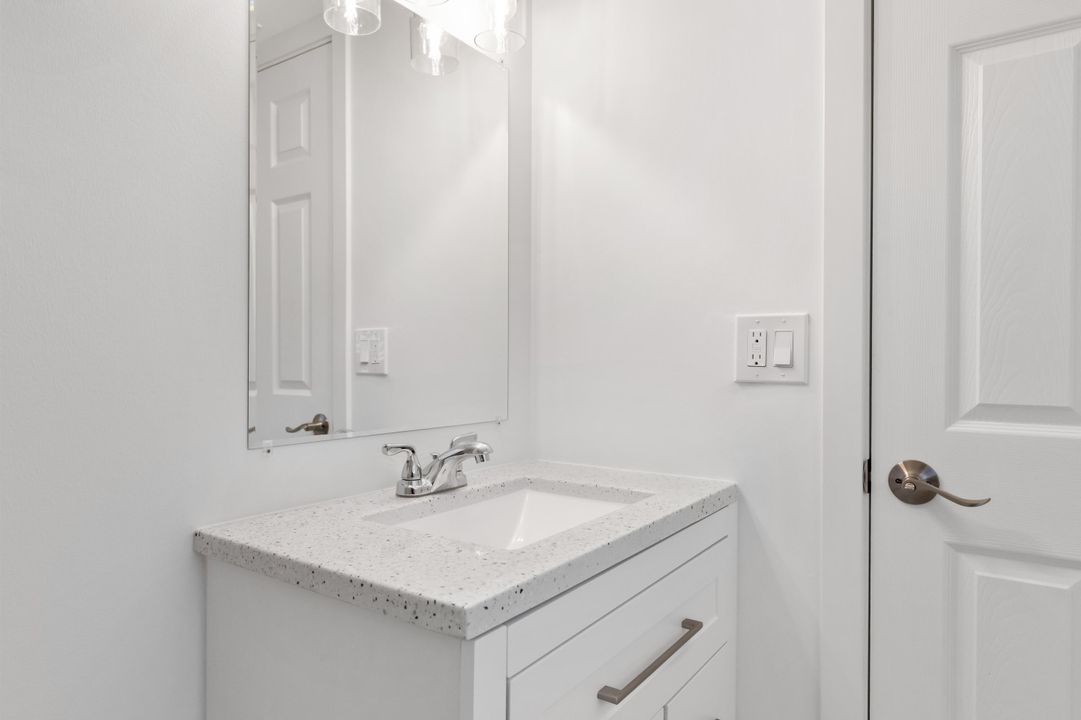 Active With Contract: $2,550 (3 beds, 2 baths, 1217 Square Feet)