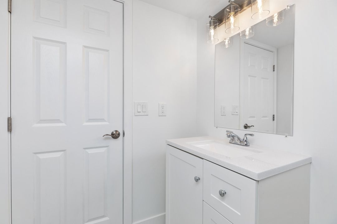 Active With Contract: $2,550 (3 beds, 2 baths, 1217 Square Feet)