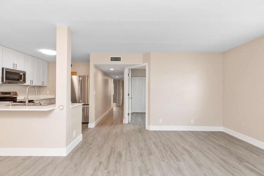 Active With Contract: $2,550 (3 beds, 2 baths, 1217 Square Feet)