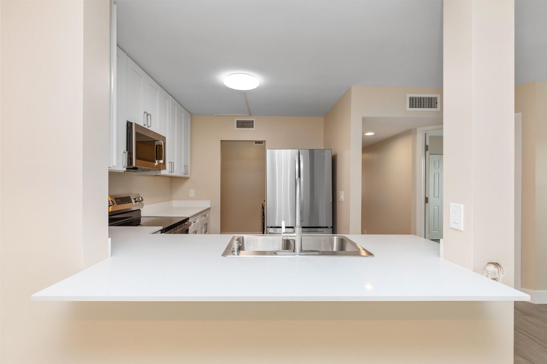 Active With Contract: $2,550 (3 beds, 2 baths, 1217 Square Feet)