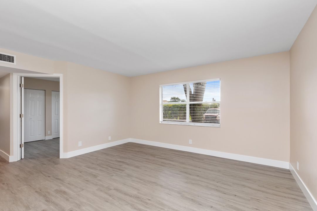 Active With Contract: $2,550 (3 beds, 2 baths, 1217 Square Feet)