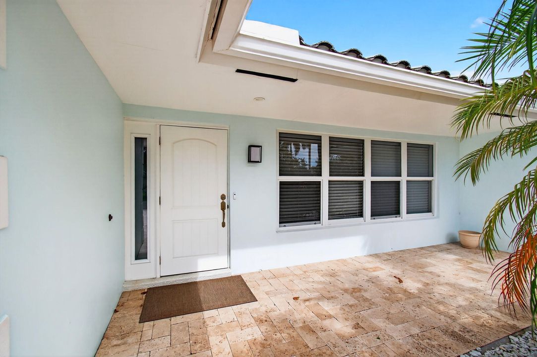 合同活跃: $1,975,000 (3 贝兹, 2 浴室, 1679 平方英尺)