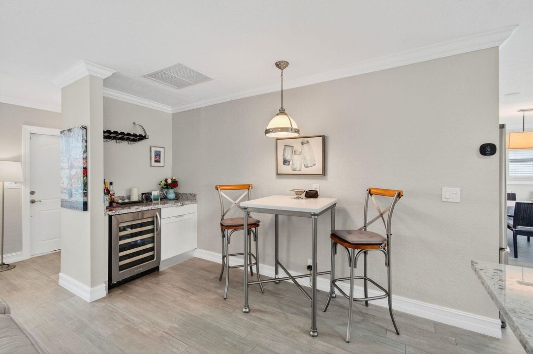 合同活跃: $1,975,000 (3 贝兹, 2 浴室, 1679 平方英尺)