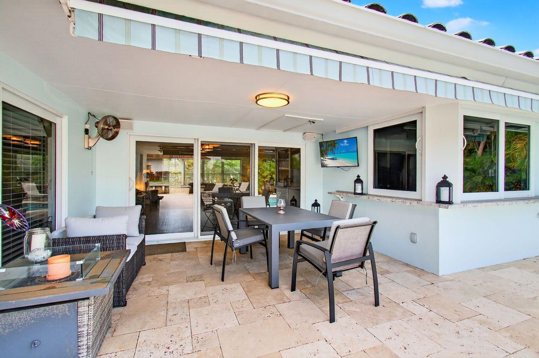 合同活跃: $1,975,000 (3 贝兹, 2 浴室, 1679 平方英尺)