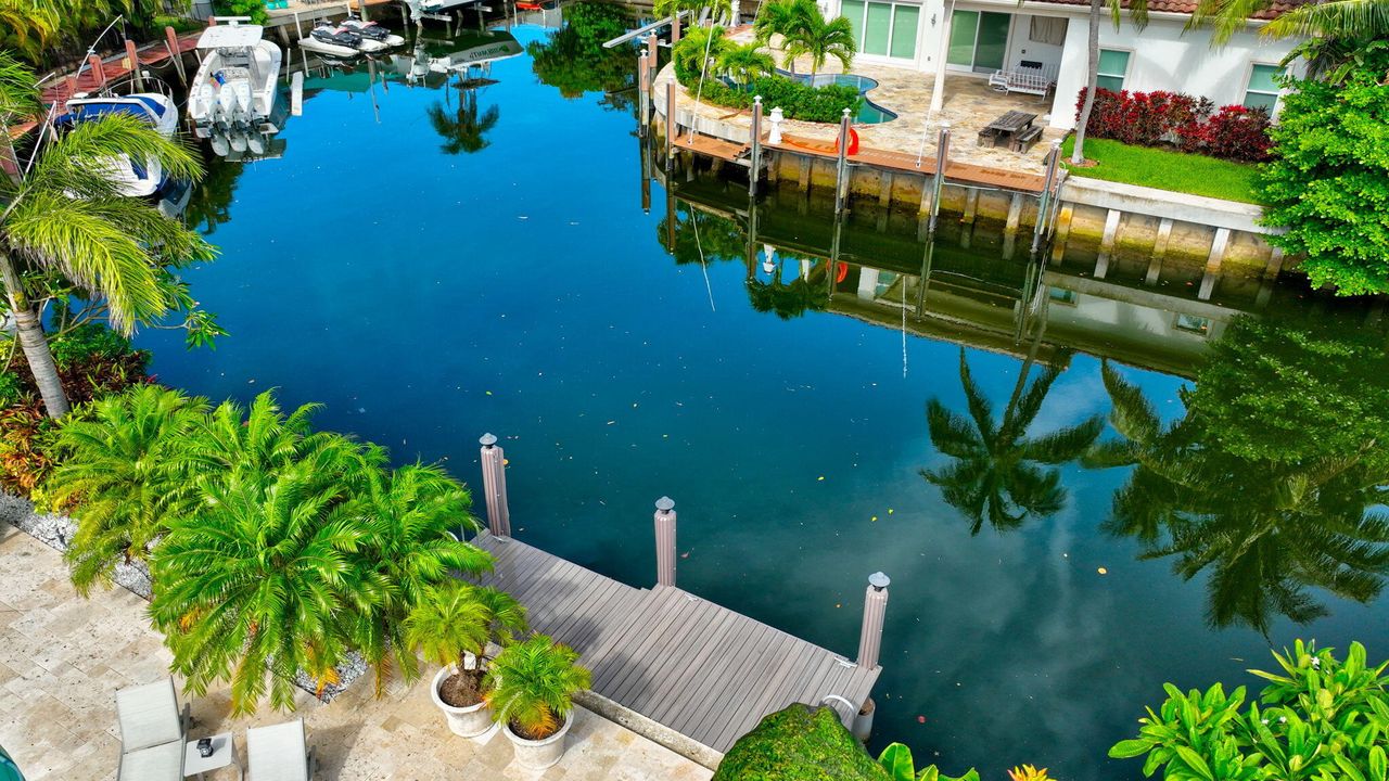 合同活跃: $1,975,000 (3 贝兹, 2 浴室, 1679 平方英尺)