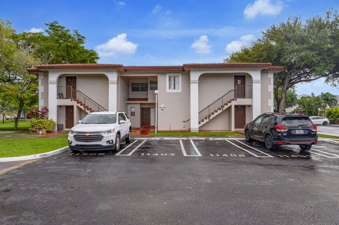 Active With Contract: $2,550 (3 beds, 2 baths, 1217 Square Feet)