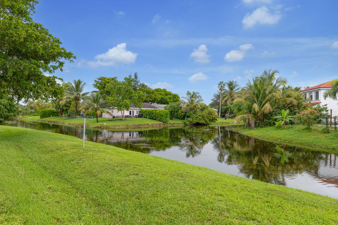 Active With Contract: $2,550 (3 beds, 2 baths, 1217 Square Feet)