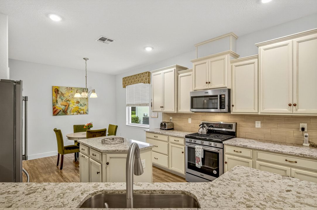 For Sale: $449,999 (3 beds, 2 baths, 1869 Square Feet)