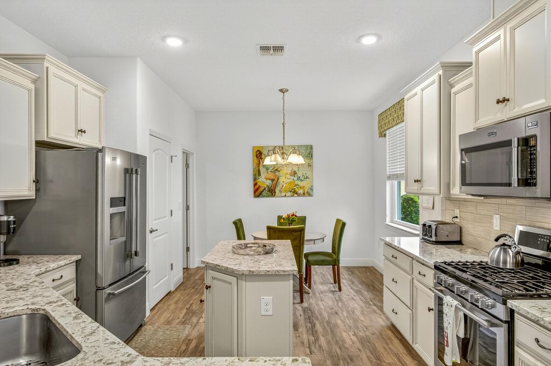 For Sale: $449,999 (3 beds, 2 baths, 1869 Square Feet)