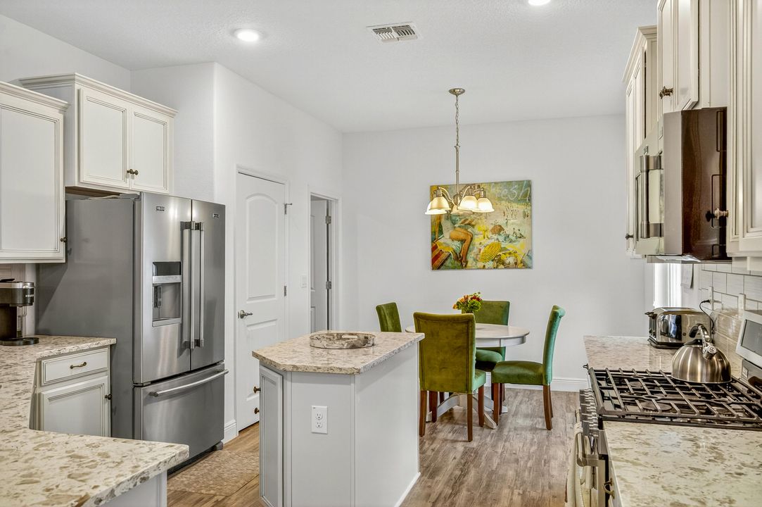 For Sale: $449,999 (3 beds, 2 baths, 1869 Square Feet)