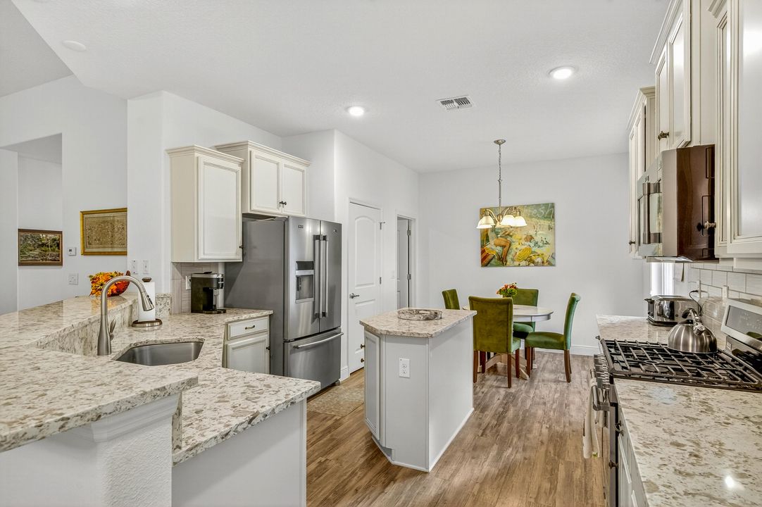 For Sale: $449,999 (3 beds, 2 baths, 1869 Square Feet)