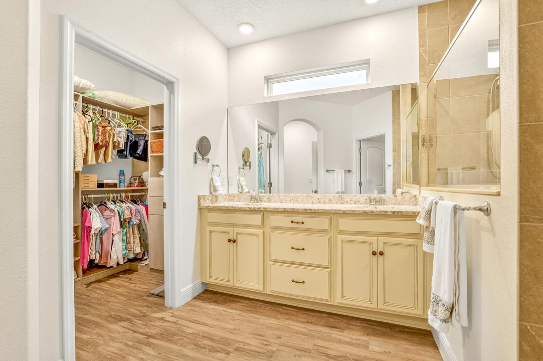 For Sale: $449,999 (3 beds, 2 baths, 1869 Square Feet)