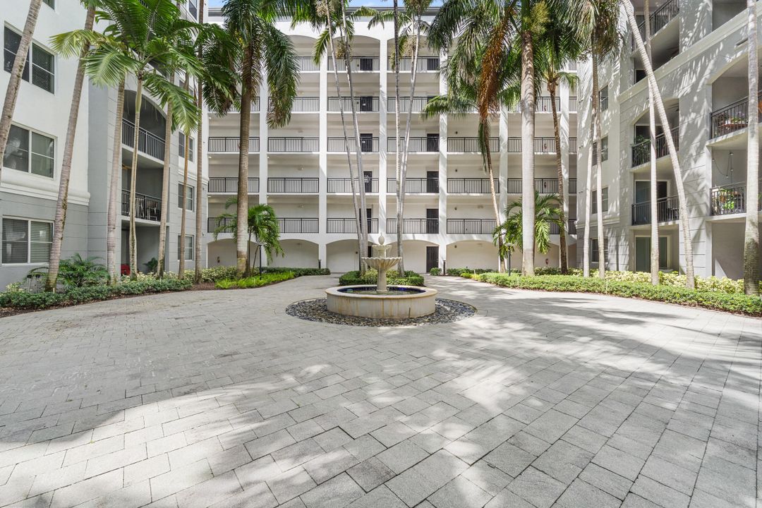 For Rent: $2,500 (2 beds, 2 baths, 1137 Square Feet)