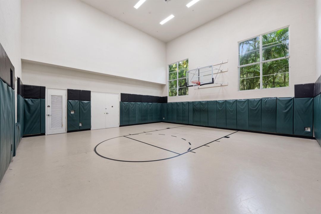 For Rent: $2,500 (2 beds, 2 baths, 1137 Square Feet)