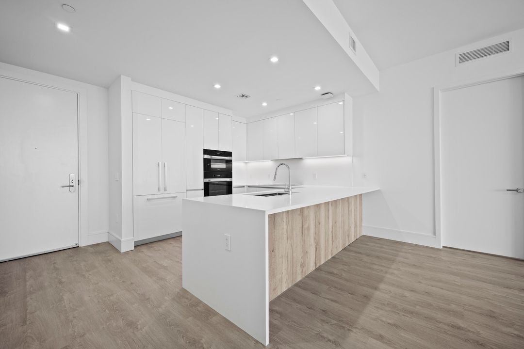 For Rent: $8,400 (2 beds, 2 baths, 1511 Square Feet)