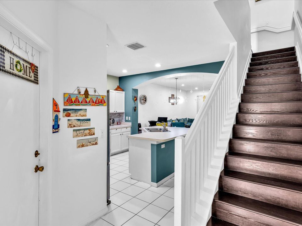 待售: $385,000 (2 贝兹, 2 浴室, 1420 平方英尺)