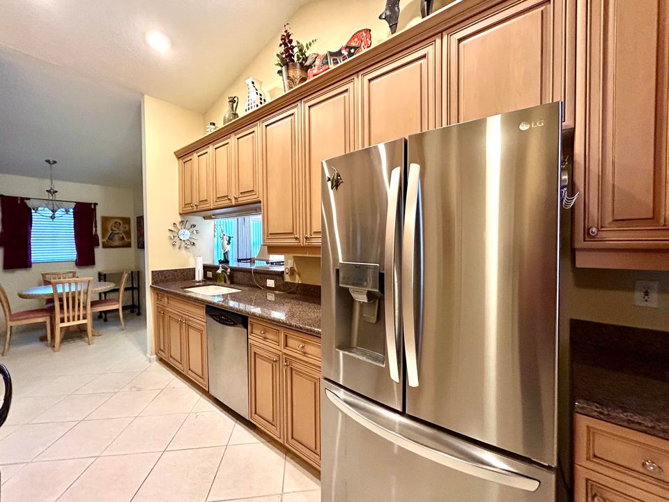 待售: $425,900 (2 贝兹, 2 浴室, 1738 平方英尺)