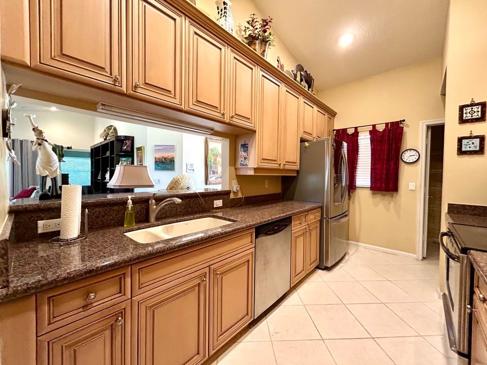 待售: $425,900 (2 贝兹, 2 浴室, 1738 平方英尺)