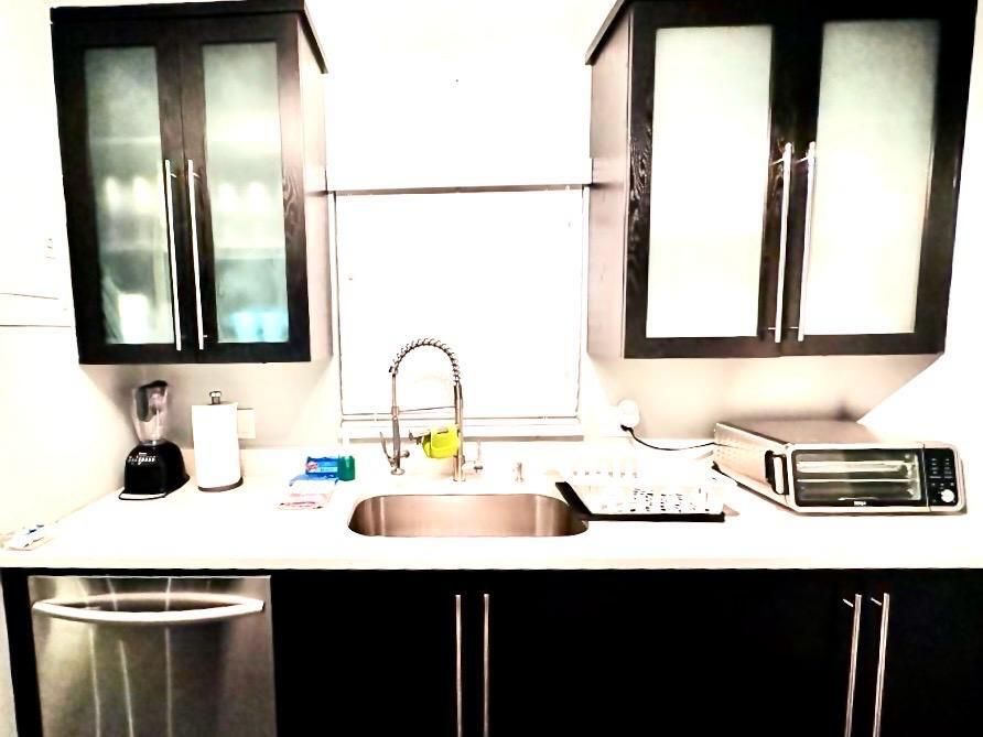 For Rent: $2,700 (1 beds, 1 baths, 792 Square Feet)