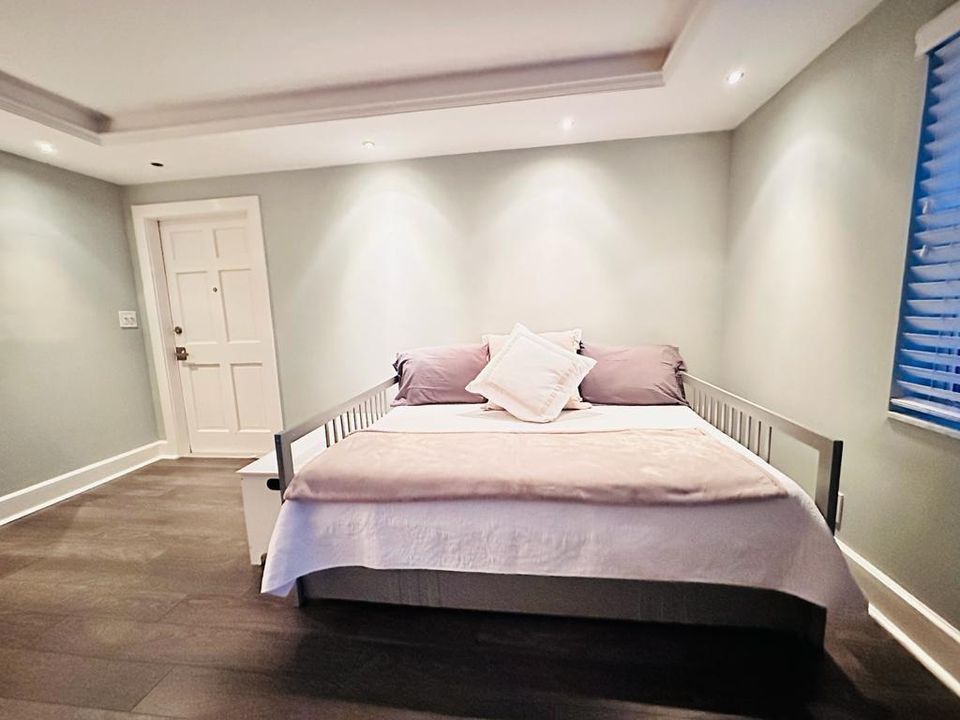 For Rent: $2,700 (1 beds, 1 baths, 792 Square Feet)