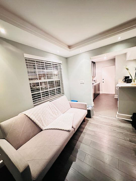 For Rent: $2,700 (1 beds, 1 baths, 792 Square Feet)