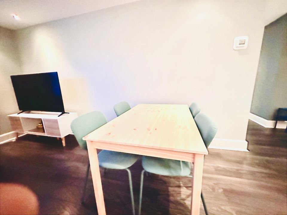 For Rent: $2,700 (1 beds, 1 baths, 792 Square Feet)