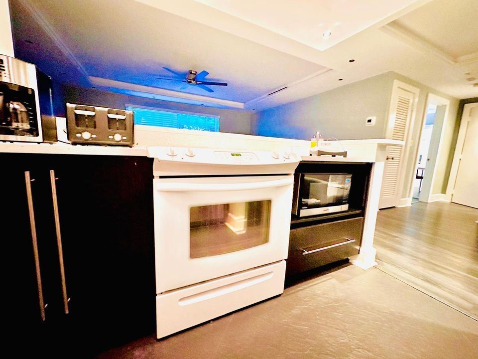 For Rent: $2,700 (1 beds, 1 baths, 792 Square Feet)