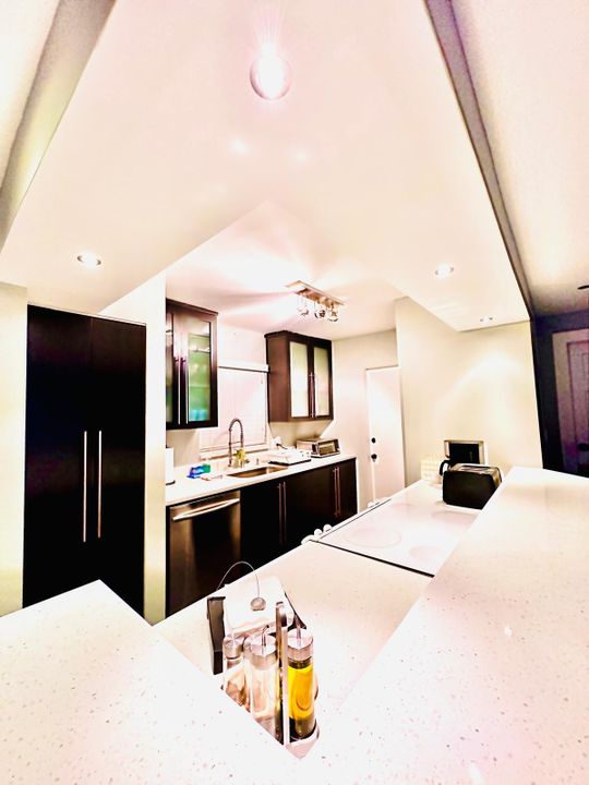 For Rent: $2,700 (1 beds, 1 baths, 792 Square Feet)