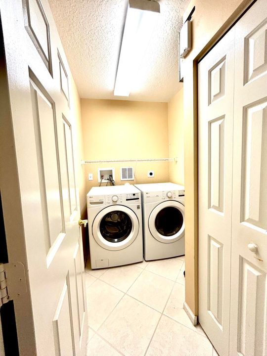 待售: $425,900 (2 贝兹, 2 浴室, 1738 平方英尺)