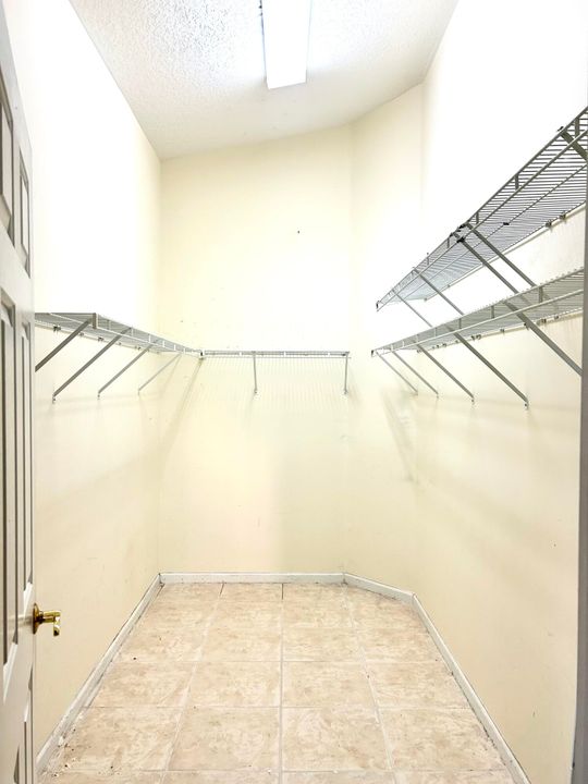 待售: $425,900 (2 贝兹, 2 浴室, 1738 平方英尺)