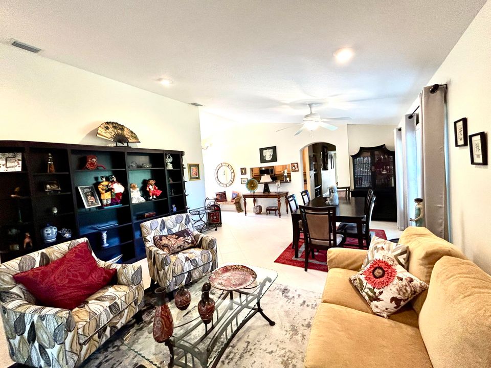 待售: $425,900 (2 贝兹, 2 浴室, 1738 平方英尺)