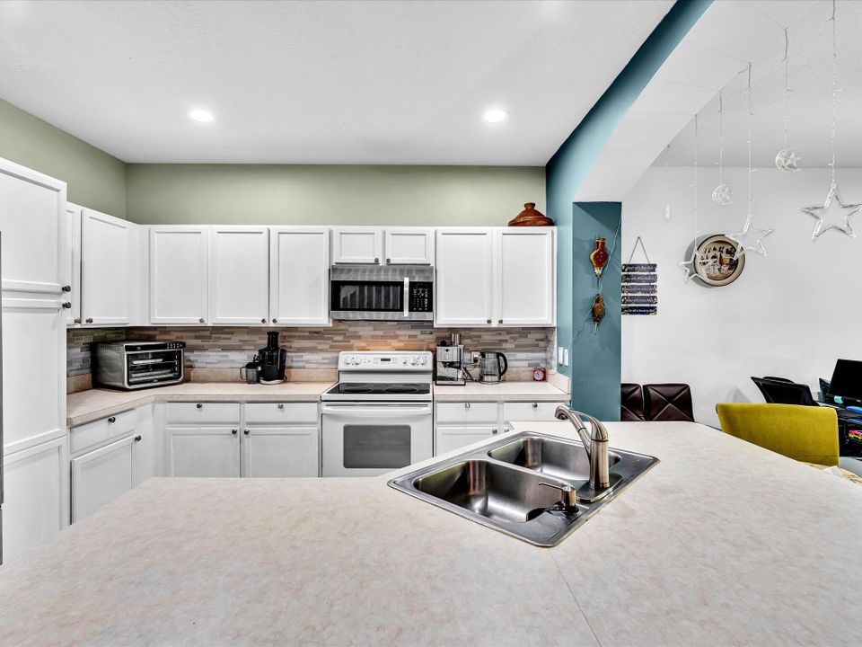 待售: $385,000 (2 贝兹, 2 浴室, 1420 平方英尺)