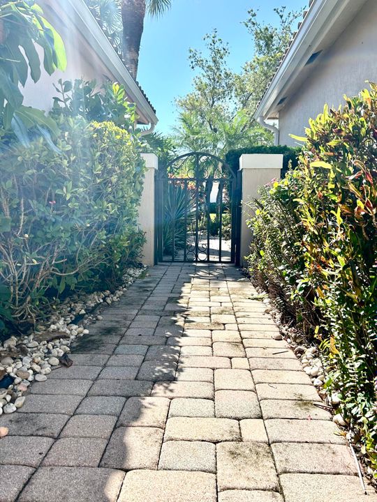 待售: $425,900 (2 贝兹, 2 浴室, 1738 平方英尺)