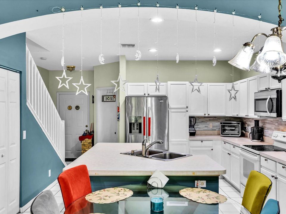 待售: $385,000 (2 贝兹, 2 浴室, 1420 平方英尺)