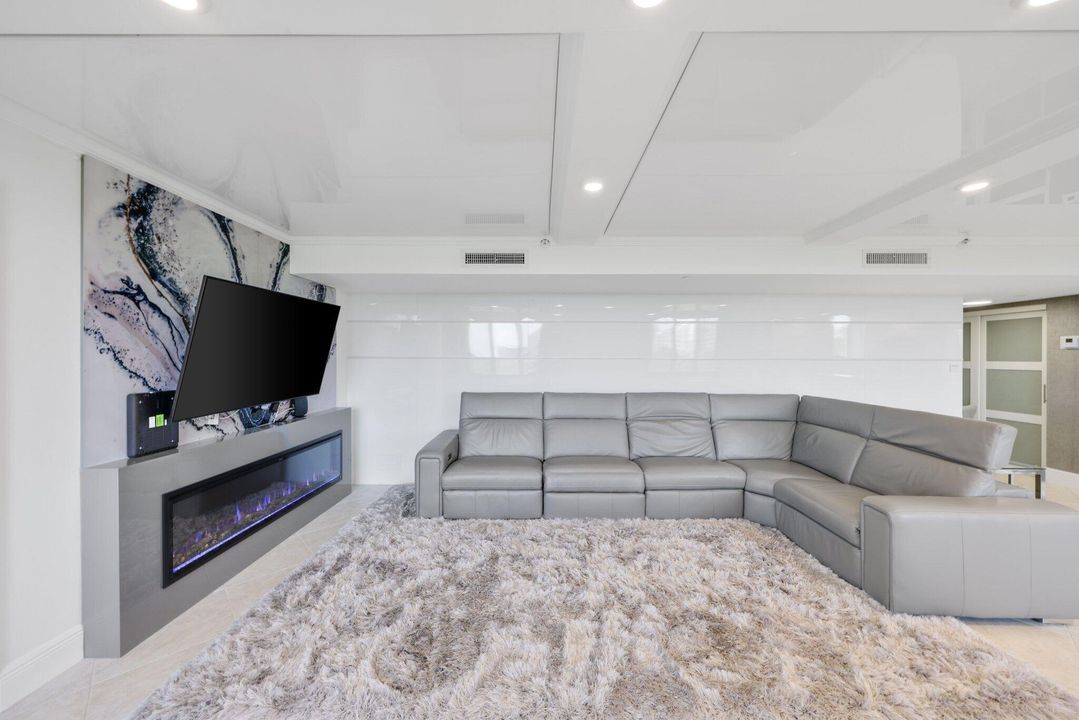 Под контрактом: $8,500 (2 спален, 2 ванн, 1433 Квадратных фут)