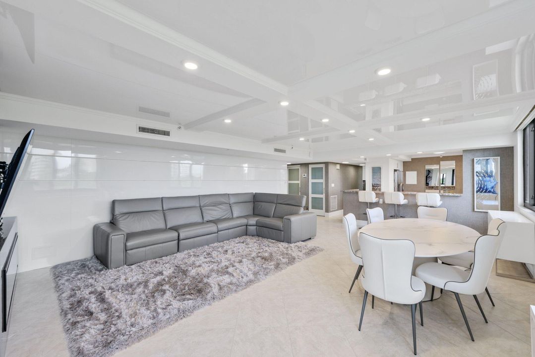 Под контрактом: $8,500 (2 спален, 2 ванн, 1433 Квадратных фут)