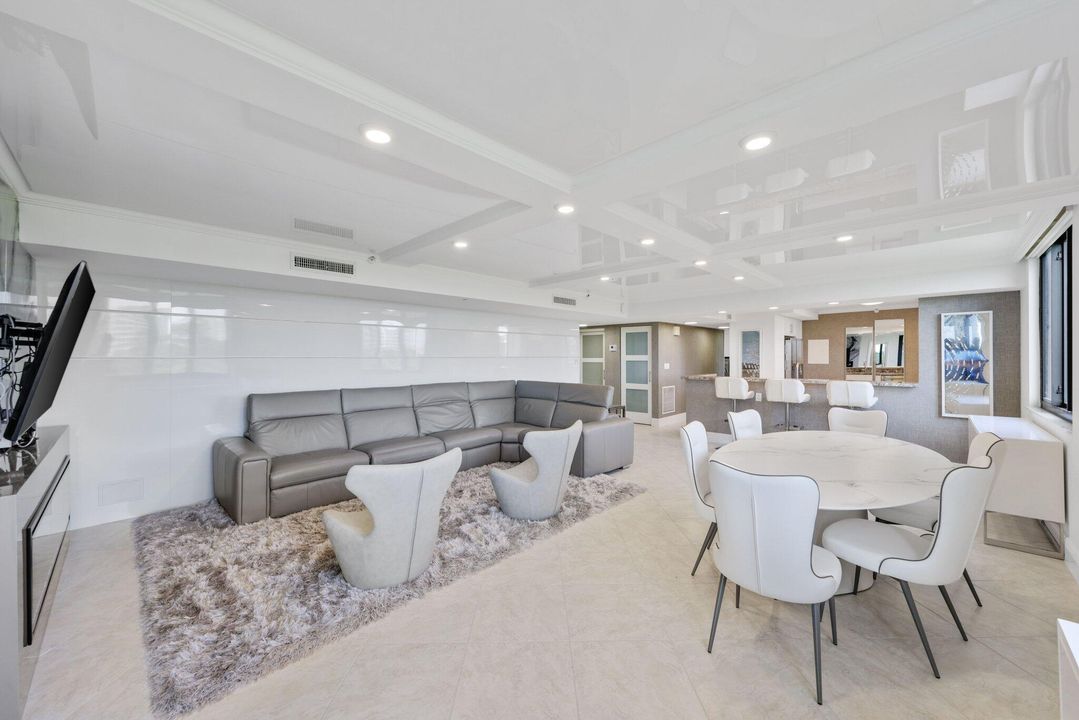 Под контрактом: $8,500 (2 спален, 2 ванн, 1433 Квадратных фут)