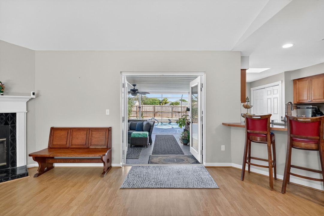 Activo con contrato: $412,810 (4 camas, 2 baños, 1788 Pies cuadrados)