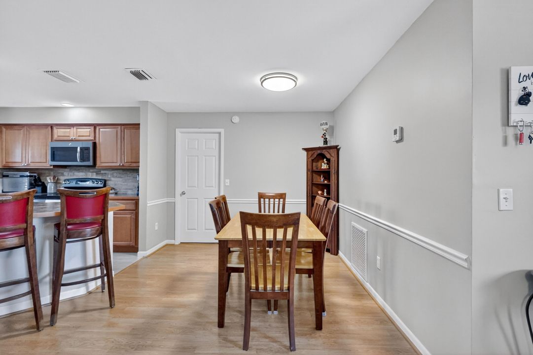 Activo con contrato: $412,810 (4 camas, 2 baños, 1788 Pies cuadrados)