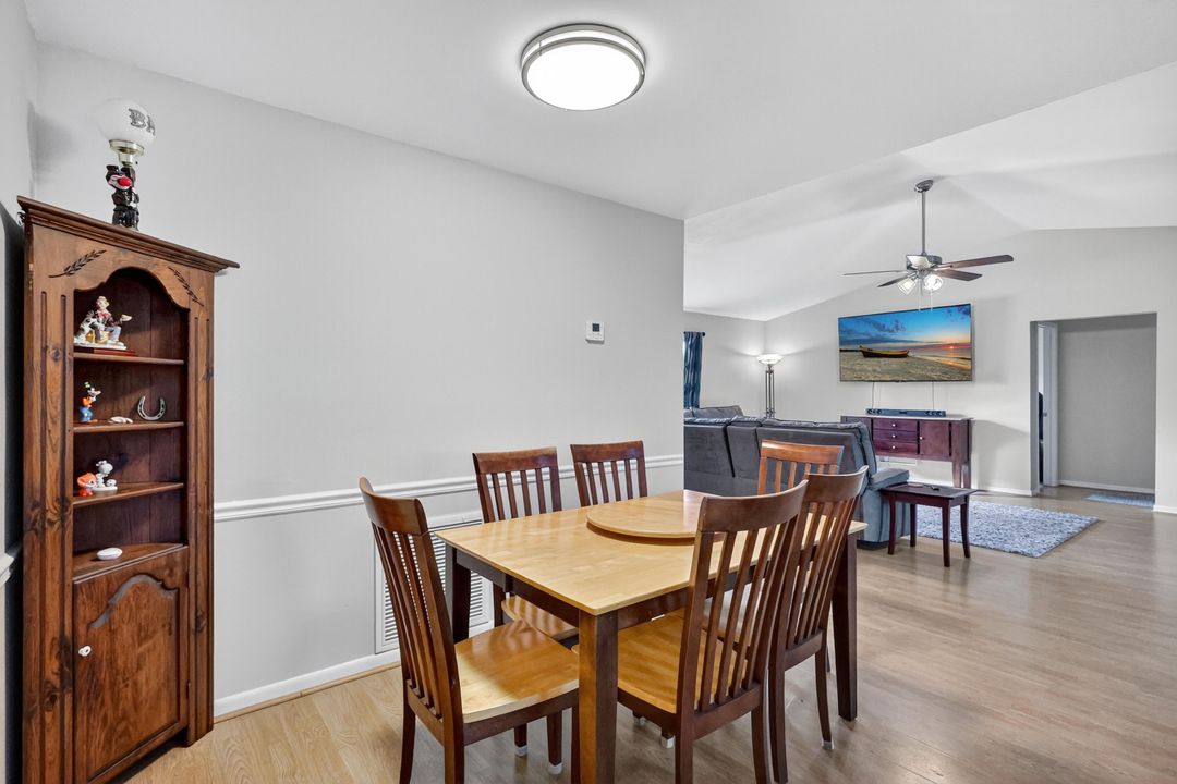 Activo con contrato: $412,810 (4 camas, 2 baños, 1788 Pies cuadrados)