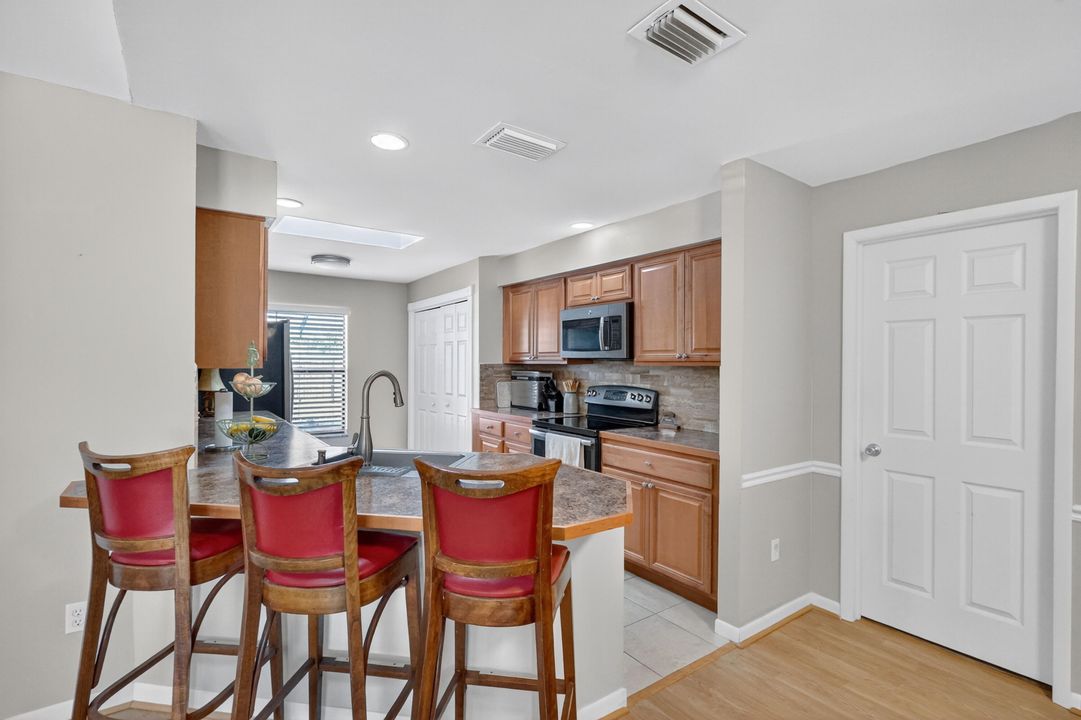 Activo con contrato: $412,810 (4 camas, 2 baños, 1788 Pies cuadrados)