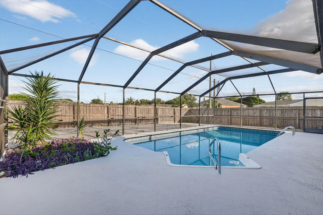 Activo con contrato: $412,810 (4 camas, 2 baños, 1788 Pies cuadrados)